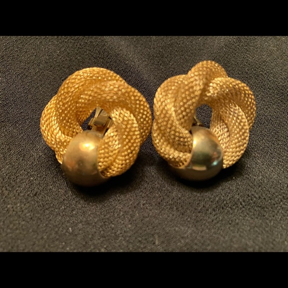 Jewelry - Vintage gorgeous gold braid earrings